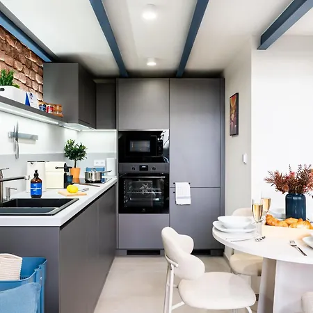 Days - One Bedroom With Loft Bed And 250 Mbps Wifi In Vinohrady * Praha